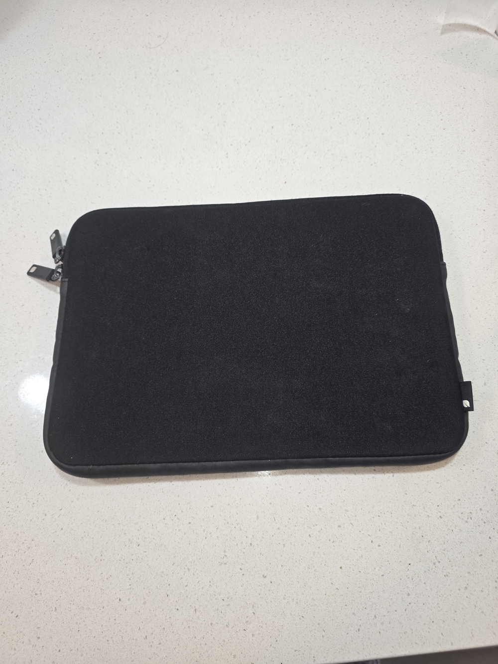 Incase Black Zippered Tablet Sleeve - Picture 2 of 6